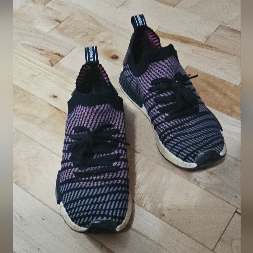 Adidas NMD BOOST R1 Men's SIZE 9 Core Black Solar Pink